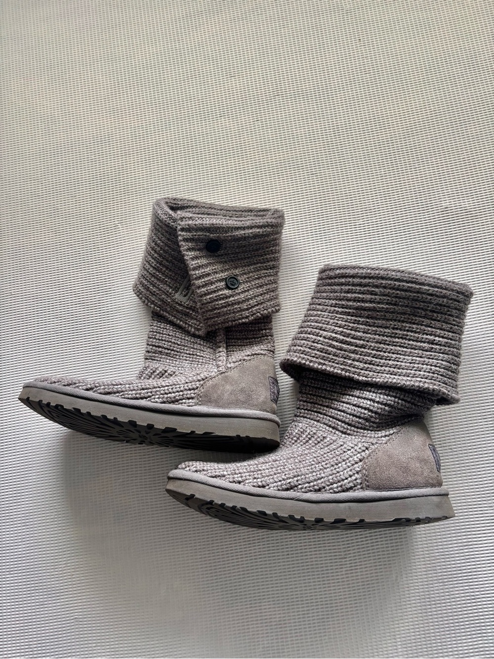 UGG Classic Women Cardy Heather Grey Knit Boots (Size 7 Women’s)